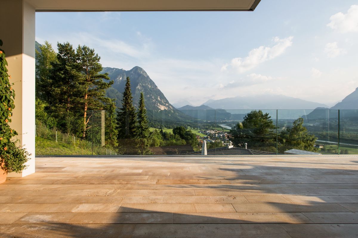Maisonette-Terrasse mit Weitblick und Charme – Naturstein-Terrasse aus Kalkstein Seymour 